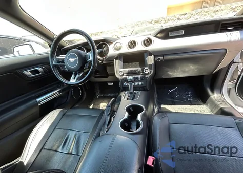 2018 Ford Mustang z USA, uszkodzony, nr VIN 1FATP8UH0J5111777